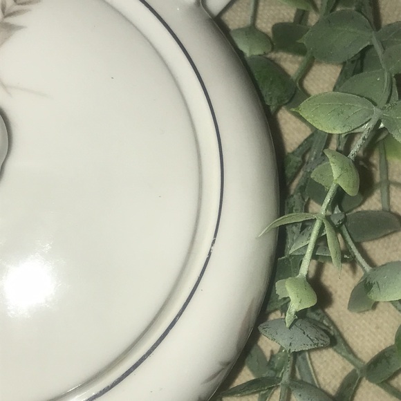 Fine China, Pattern name is Laura 8542. Sugar bowl with lid and a creamer. - Picture 8 of 8